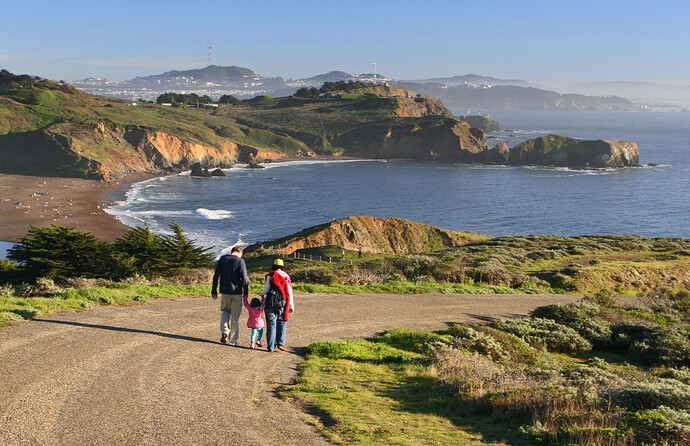 Marin Headlands 与 Rodeo Beach 海岸，NPS photo / Will Elder；官方资料照片，非当天能见度或步道条件