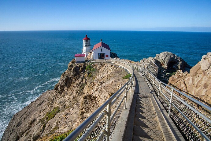 Point Reyes Lighthouse 及阶梯,NPS / A. Kopshever;资料照片,进入灯塔区域须另查当日开放条件